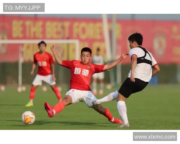 靠足球暴富的梦想与现实：从草根球员到亿万富翁的传奇之路